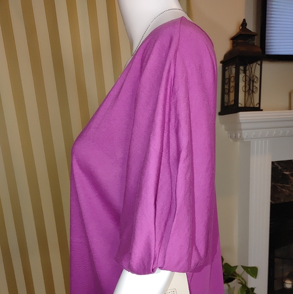 Puff sleeve v-neck tee - Picture 4 of 5